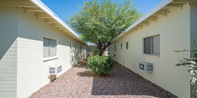 Building Photo - 29 Palms Apartments