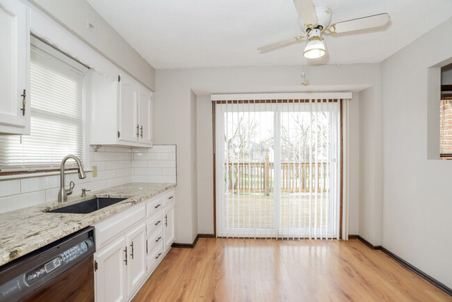 Building Photo - Adorable 4 Bedroom Split Home in Olathe!