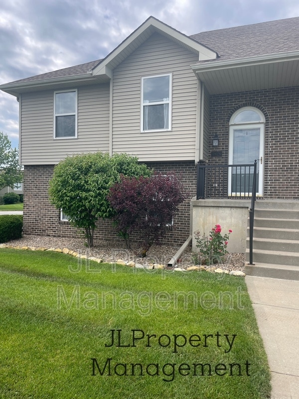 Building Photo - 3826 NE 86th Terrace