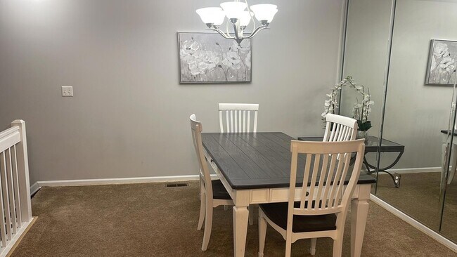 Foto del edificio - 4314 Schaefer Road Unit 22