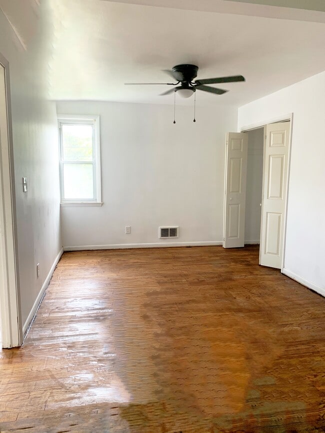 Living Room - 3813 White Ave