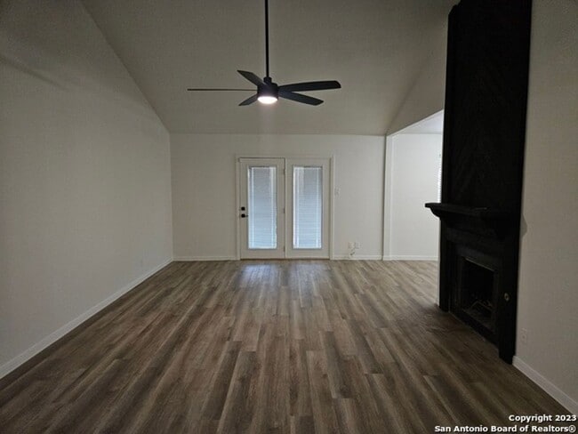 Foto del edificio - 4 Bedroom one story in Silver Creek