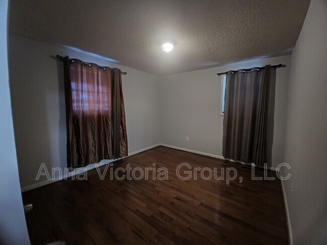 Foto del edificio - 2317 Roslyn Ave