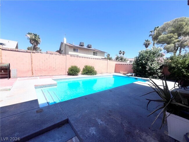 Building Photo - 5009 Mesa View Dr