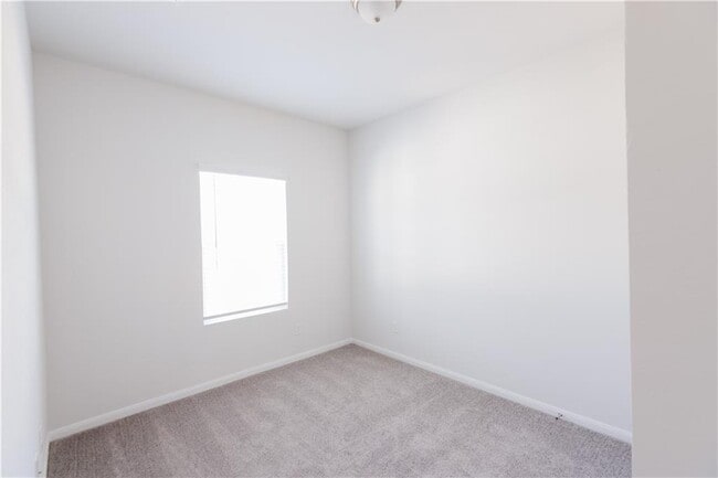 Foto del edificio - 245 Crystal Brook Dr