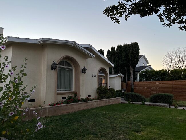 Building Photo - 2735 Overland Ave