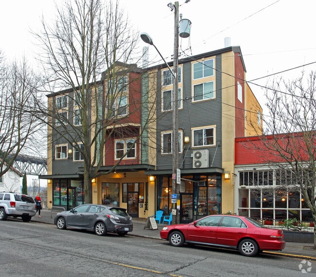 Building Photo - Equinox
