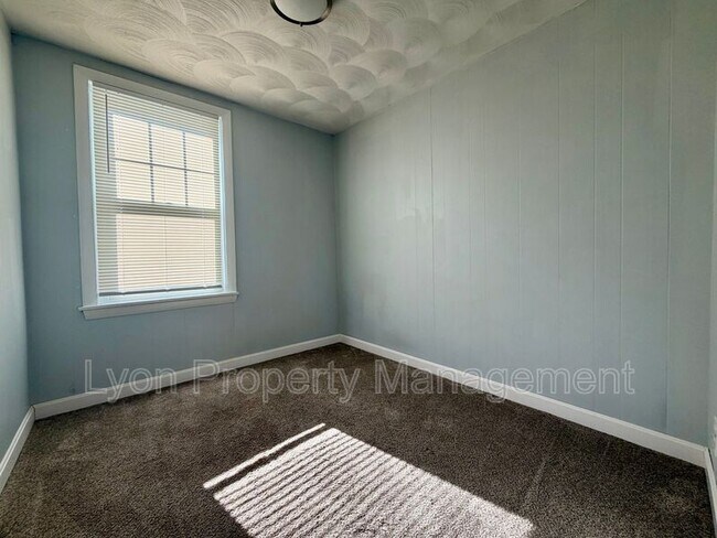 Foto del edificio - 93 W Warwick Ave