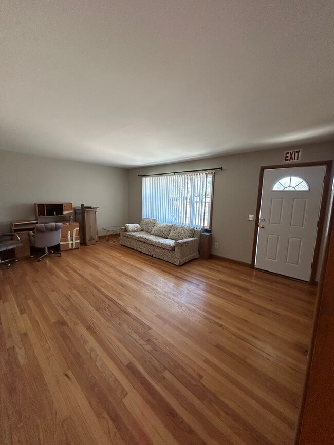 Sala de estar - 904 Nichols Rd