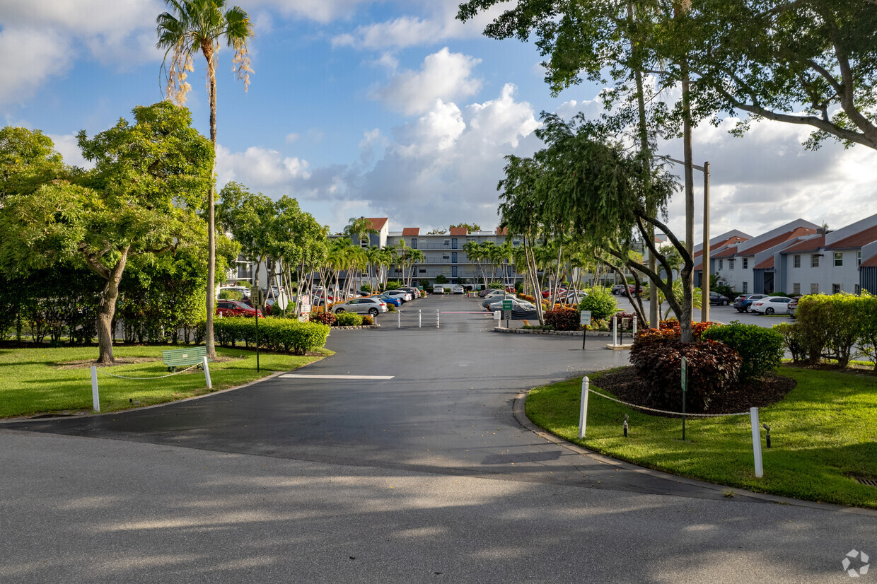 Condominios en Deauville Village - Deauville Village Condominiums