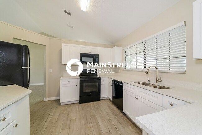 Foto del edificio - 3 Bedroom Pet-Friendly Home in North Port, FL with Main Street Renewal