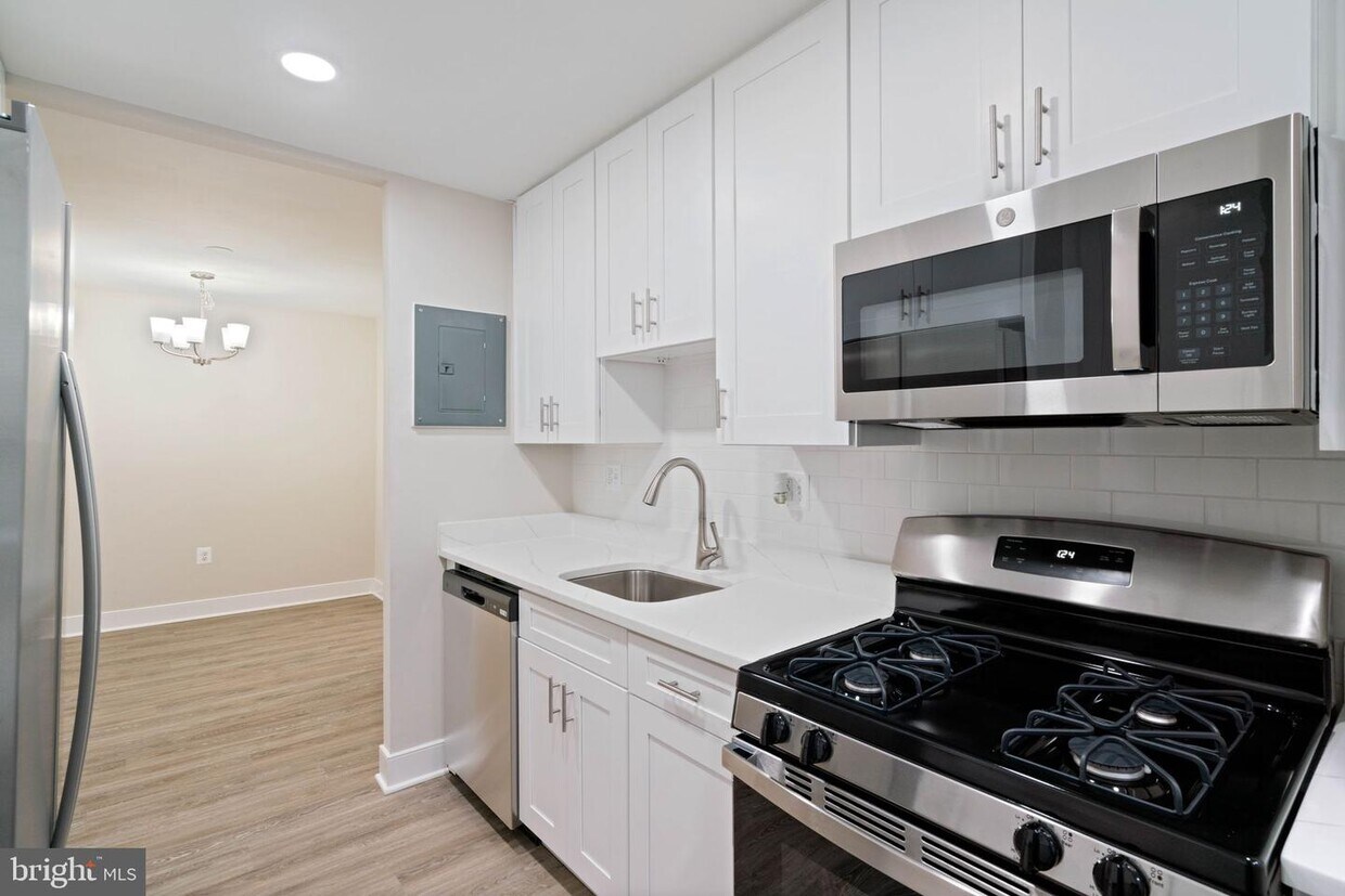 5614 Bloomfield Dr Unit 4, Alexandria, VA 22312 Room for Rent in