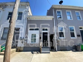 Building Photo - 226 Chestnut St