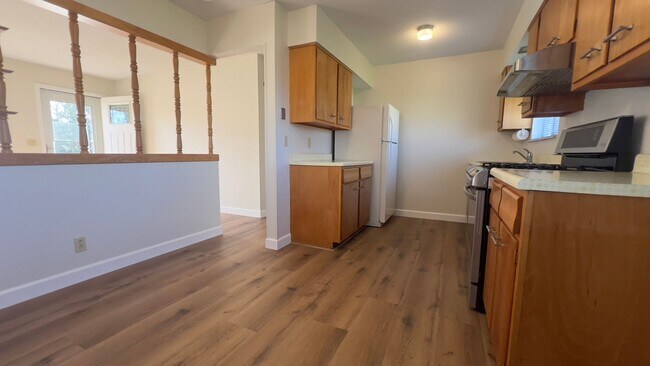 Foto del edificio - $1,600 | 3 Bedroom, 1 Bathroom Home| No Pe...
