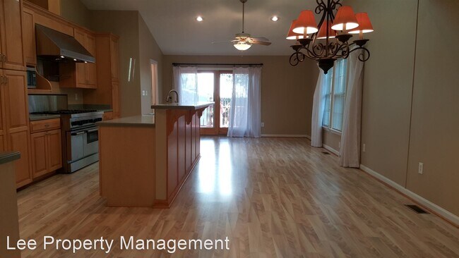 Building Photo - 4 br, 2.5 bath House - 205 Blacksmith Arch