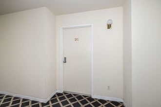Building Photo - 3222 Glendora Dr
