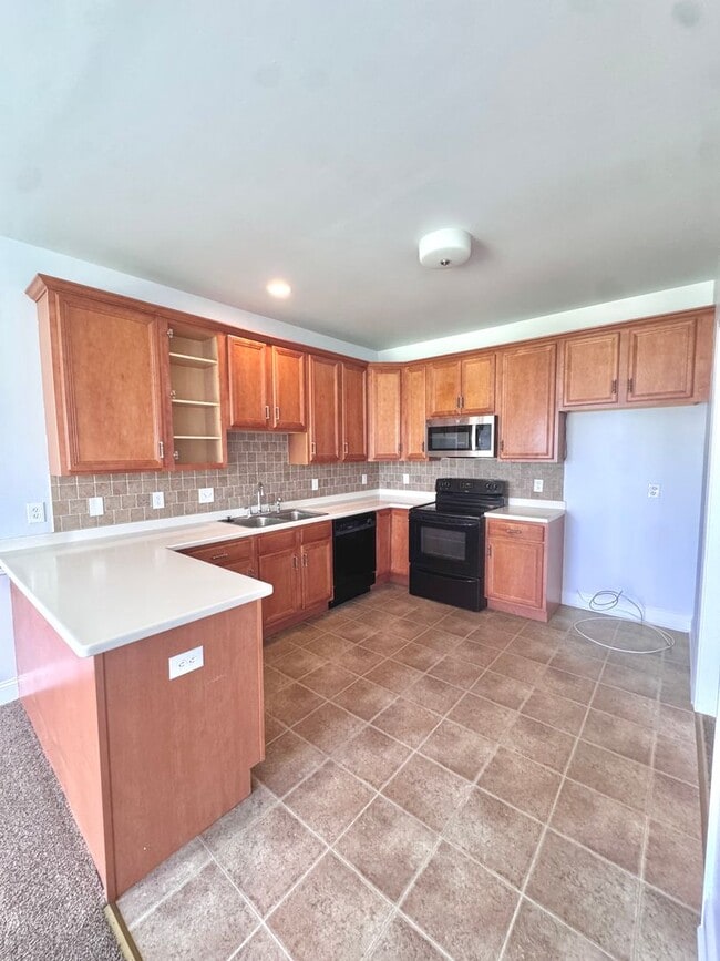Building Photo - THREE BEDROOM/2.5 BATH TOWNHOME in EAST PENN School District
