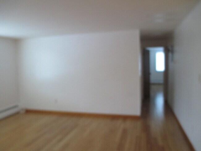 Building Photo - 18 Nelson Dr