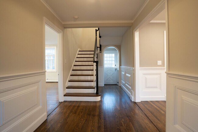 Foto del edificio - Spectacular Newton home with amazing features and location available 7/1/26 with July & August re...