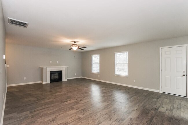 Building Photo - 213 Adeline Ln