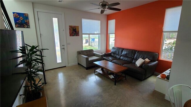 Foto del edificio - 5604 Grover Ave