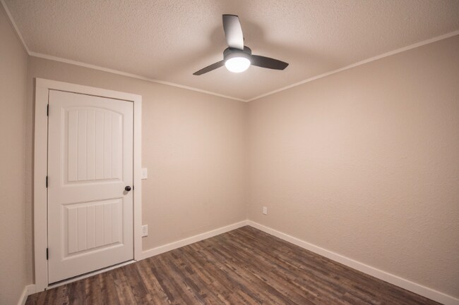 Building Photo - 545 S Main St