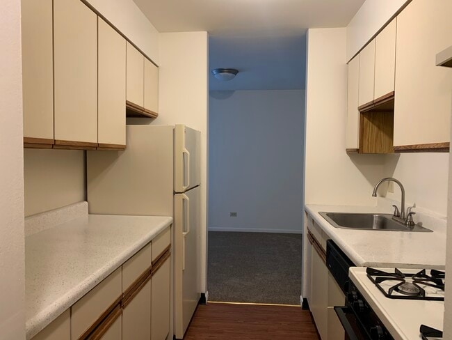 Building Photo - 705 Waters Edge Dr