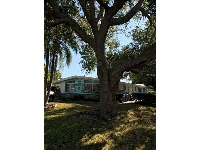 Foto del edificio - 325 Capri Blvd