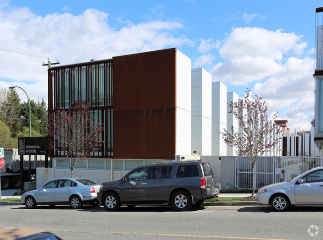 Building Photo - 6th + Steele