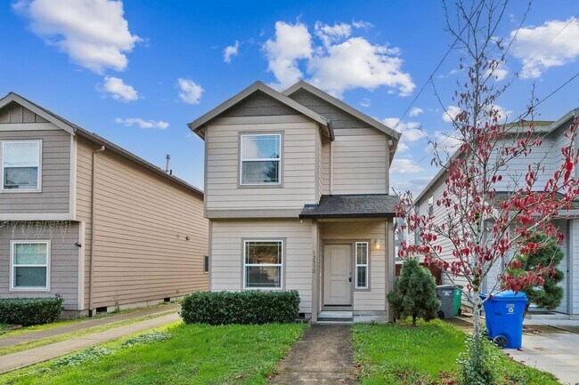 Building Photo - Beautiful - Newer Home