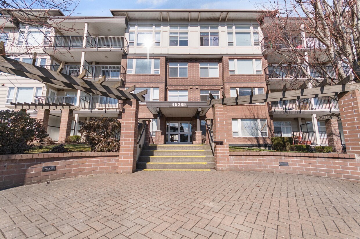 Photo principale - 46289-46289 Yale Rd