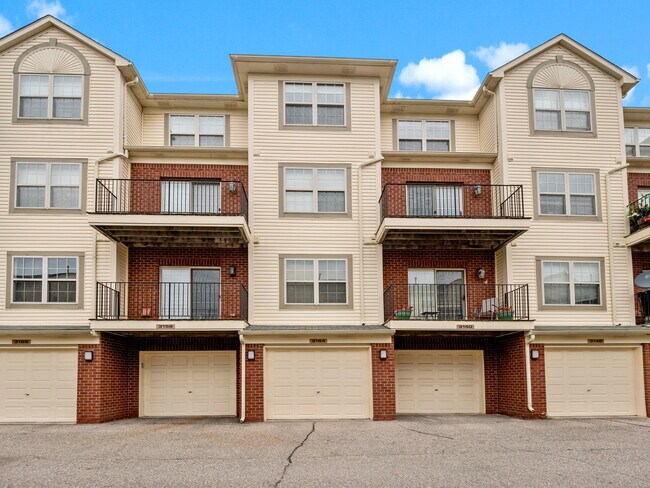 Building Photo - 3154 Camden Dr