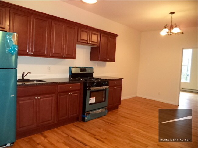 Building Photo - 156 Hull St