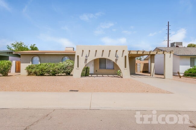 Building Photo - 1246 E Barbara Dr