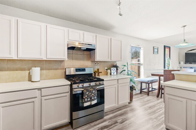 Foto del edificio - 615 Ashlen Dr