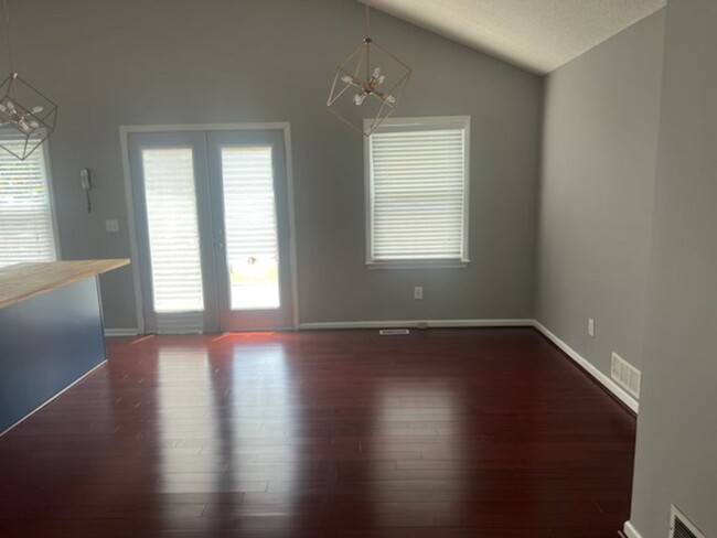 Building Photo - Updated 4 Bedroom Single Family Home in Po...