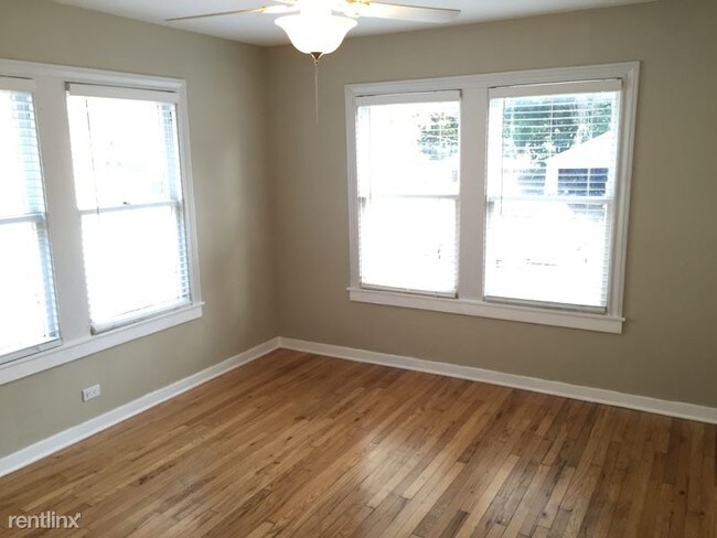 Building Photo - 1 br, 1 bath Apartment - 1812 W Summit Ave