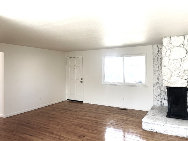 Building Photo - 100 Opalite Ct