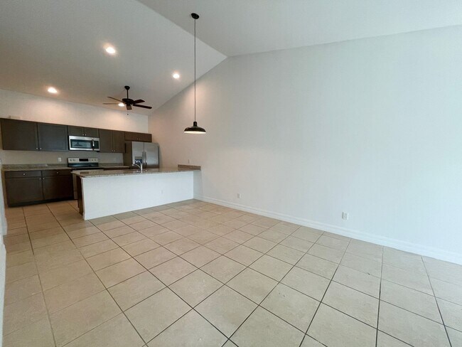 Foto del edificio - 3/2 In Cape Coral now Available