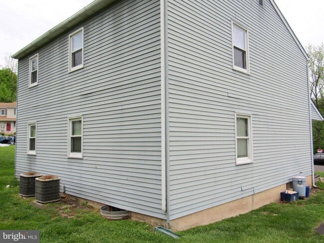 Building Photo - 28 Winard Cir