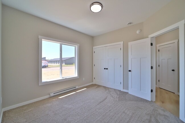 Building Photo - 750 Palomino Ave W