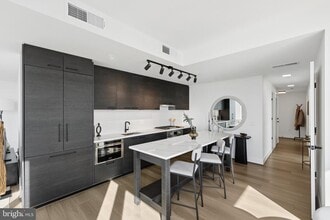 Building Photo - 269 19th Ct S