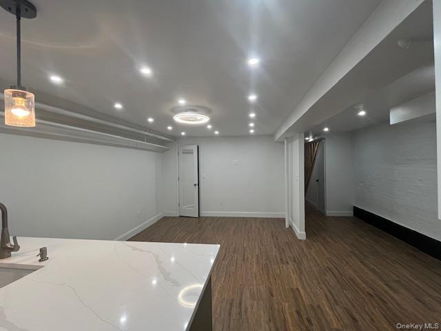 Building Photo - 46 Weirfield St