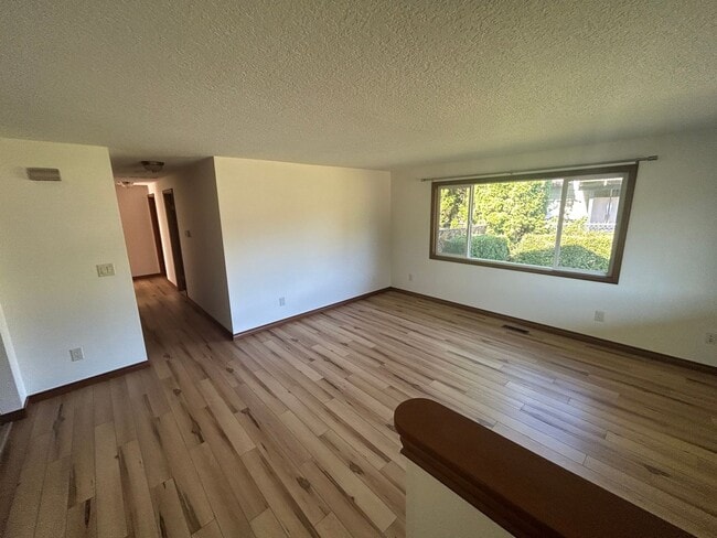 Building Photo - Beautifully Renovated Mid-Century Home in ...