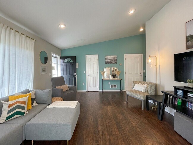 Building Photo - Adorable Home For Lease in Sequim