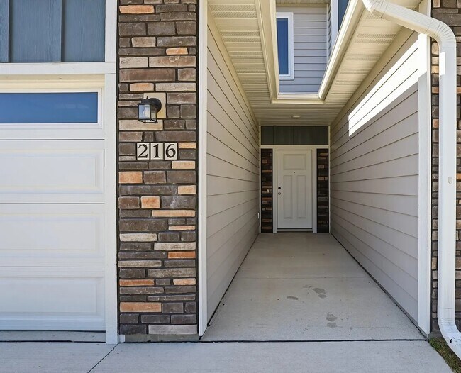 Building Photo - 216 Nw Waverly Dr