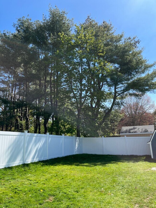 Building Photo - Lovely Single Family Home in South Portlan...