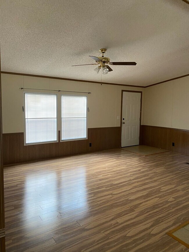 Foto del edificio - Come take a look at this 3-bedroom 2-bathr...