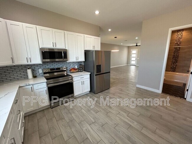 Building Photo - 30206 W Portland St