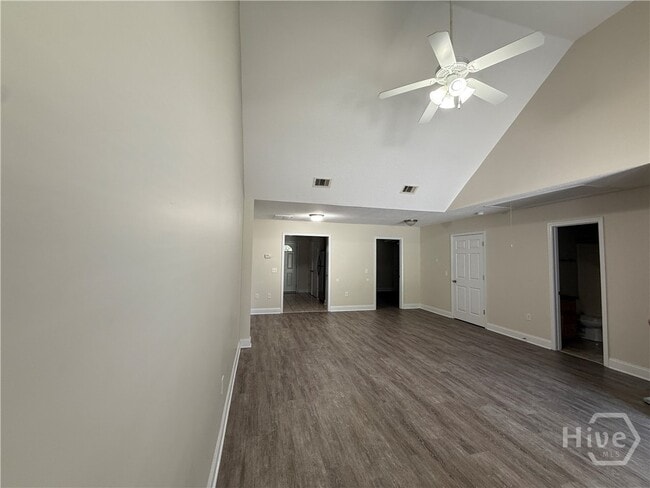 Building Photo - 126 Lakeview Commons Dr